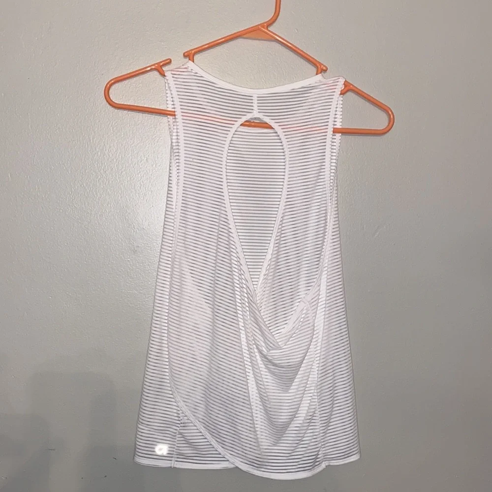 GapFit Shadow Stripe Crossback Tank Top - Picture 5 of 9